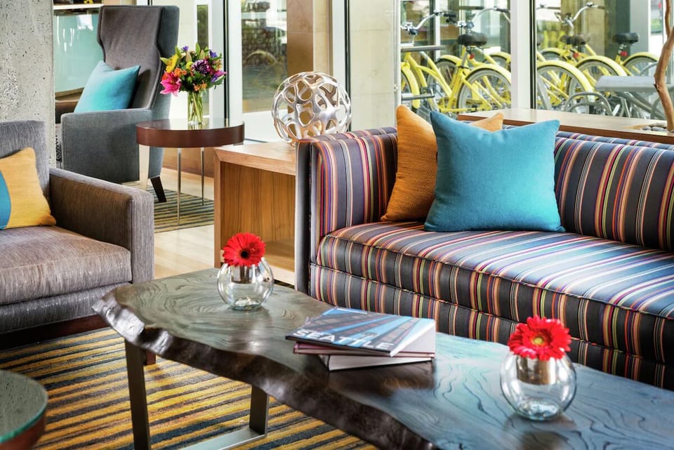 Lobby lounge