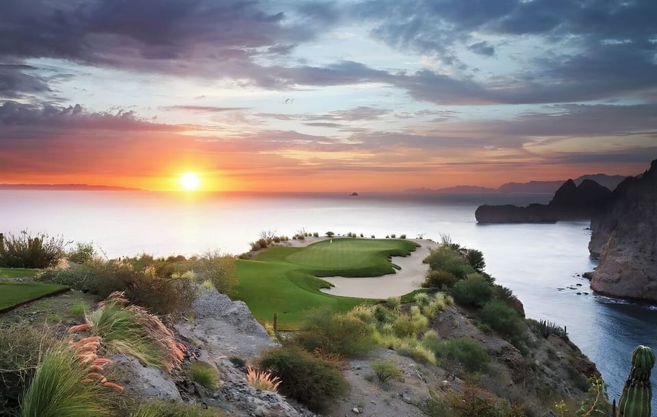 aerial view of property- golf course