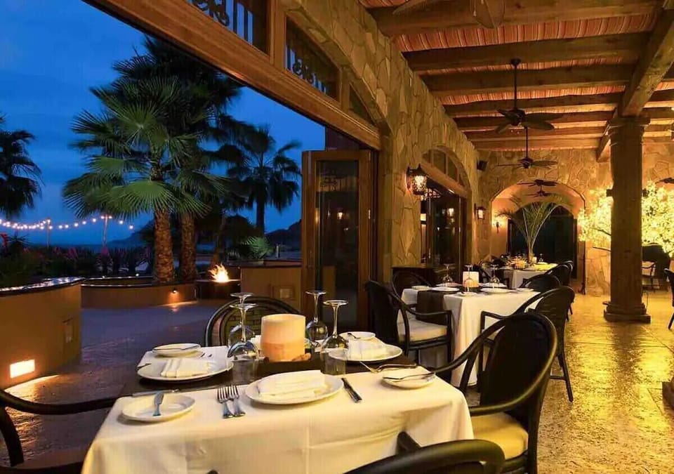 4 restaurants on site