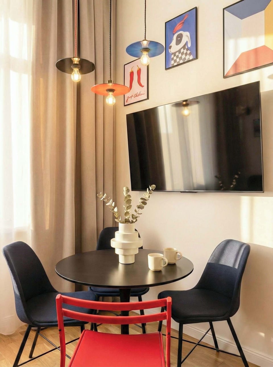 Sitting and dinning area
