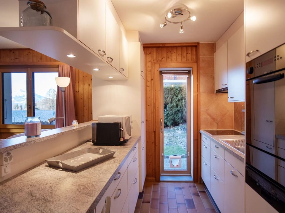 Countertop, Kitchen, Kitchen Appliance, Interior Design, Cabinetry, Flooring, Furniture, Wood, Major Appliance, Ceiling