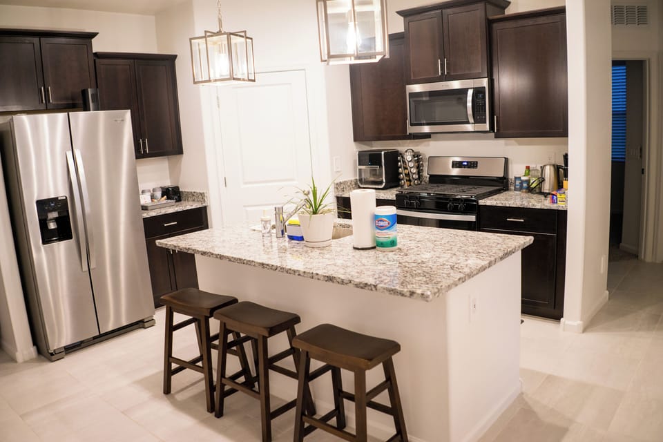 Full kitchen with kitchen island