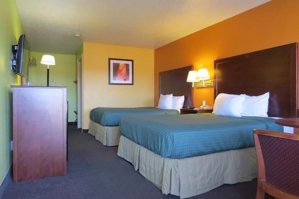 Unit with 2 Queen beds. Exact unit will be assigned upon arrival. Views, colors, and decor may vary.