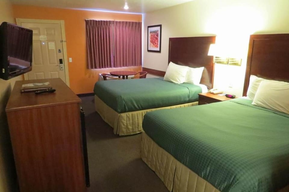 Unit with 2 Queen beds. Exact unit will be assigned upon arrival. Views, colors, and decor may vary.