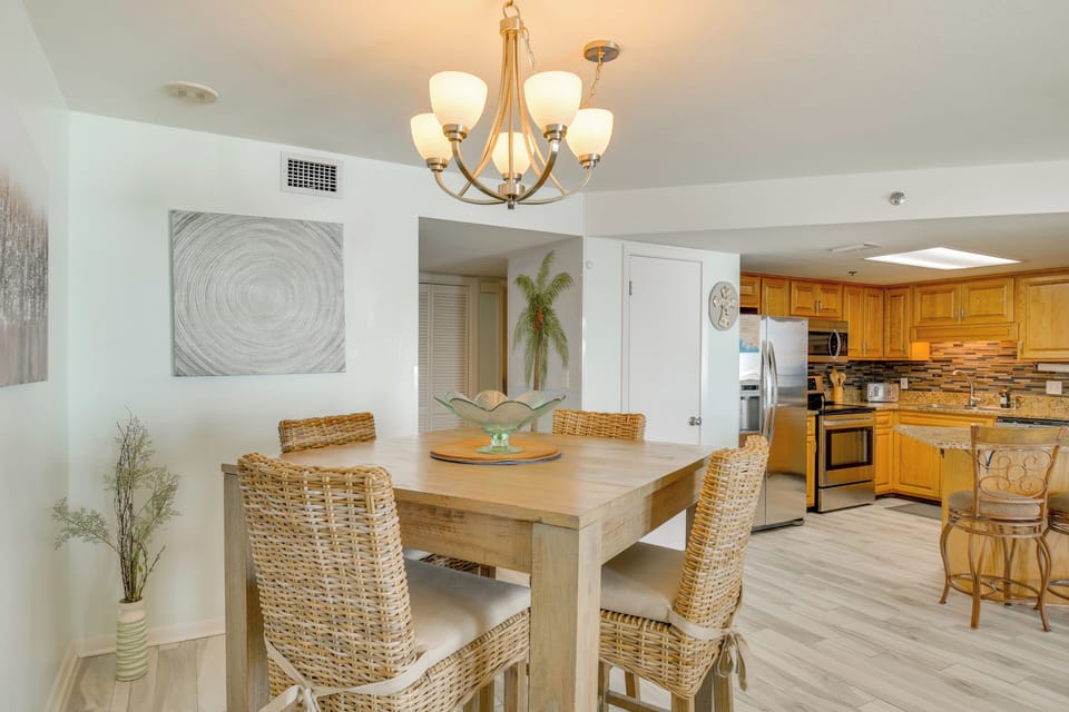 Dining Area | Dishware & Flatware