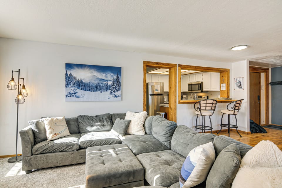 Living Room | Full Sleeper Sofa | Gas & Electric Heating | Smart TV | Free WiFi