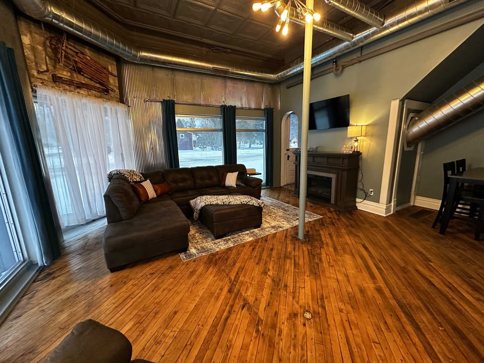 Spacious living room!