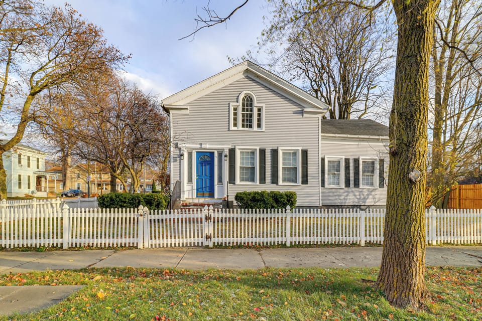 Adrian Vacation Rental | 3BR | 2BA | 2,300 Sq Ft | 4 Steps to Enter