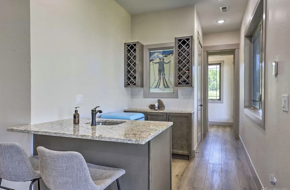 Basement level wet bar