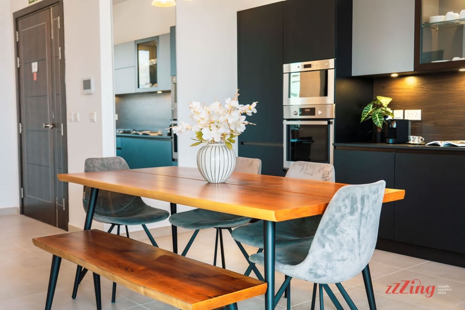 The fully equipped kitchen