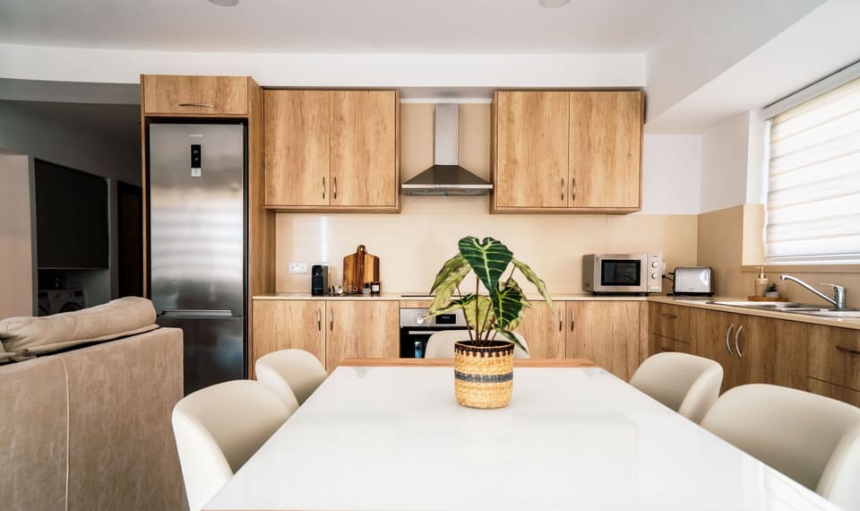 The Kitchen & Dining