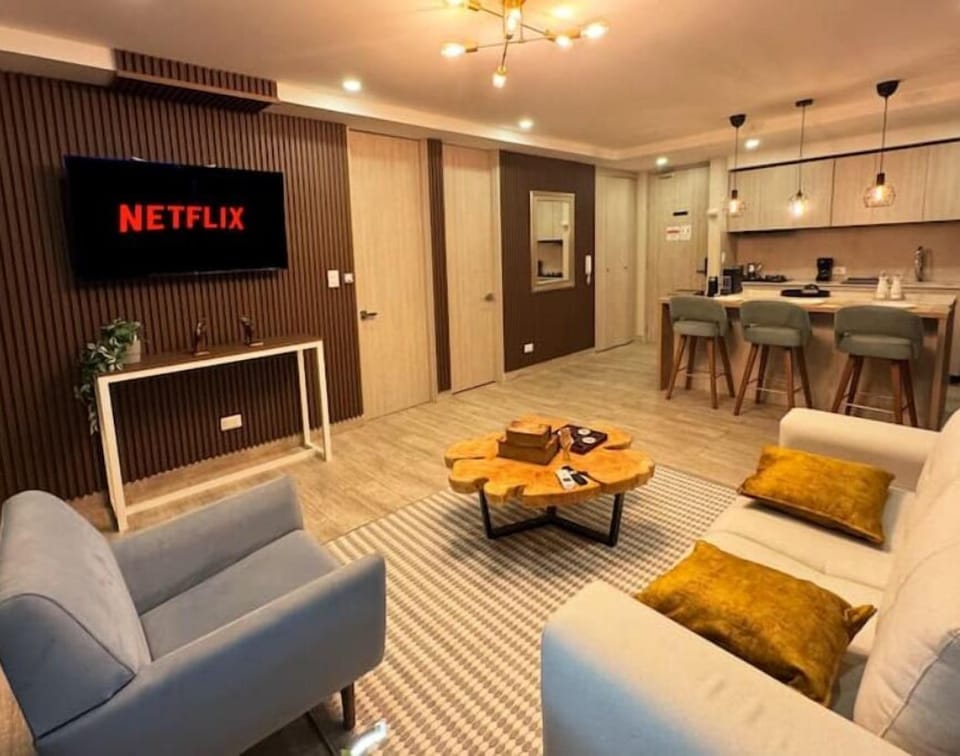 Smart Tv with Netflix and Disney.