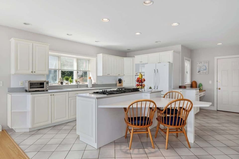 Bright white eat in kitchen