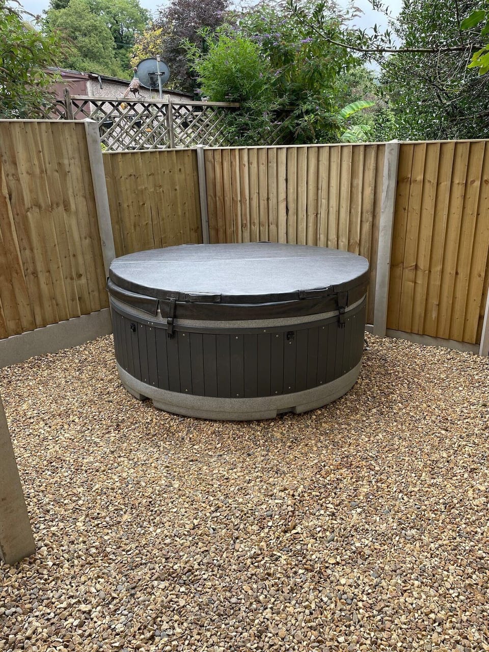 Hot Tub / whirlpool bath (Indoor)