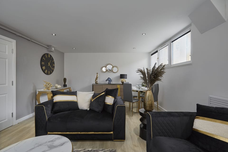 Living Room / Lounge