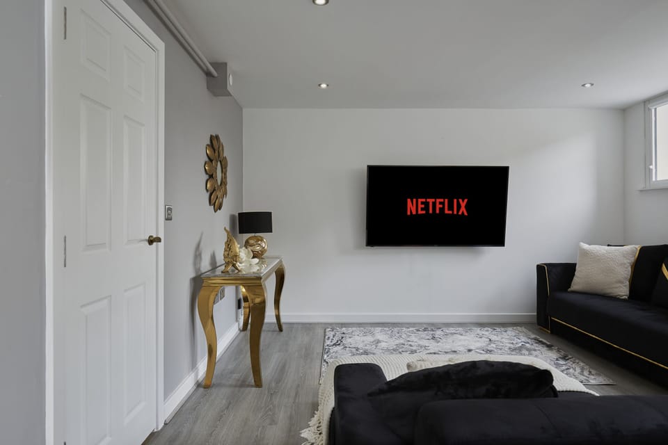 Living Room / Lounge