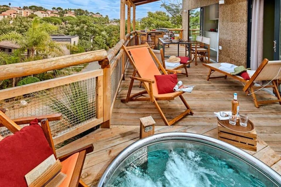 Outdoor spa tub