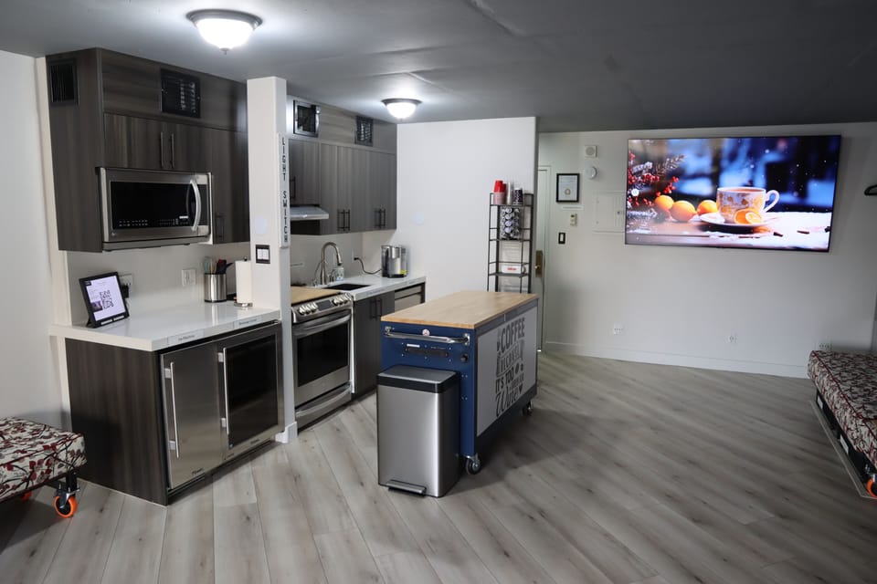 JC406 05 Kitchen Area