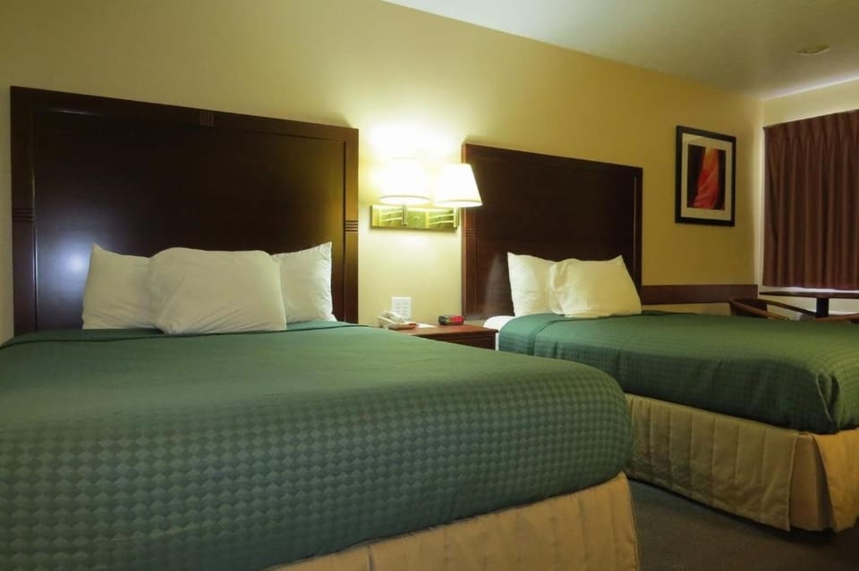 Unit with 2 Queen beds. Exact unit will be assigned upon arrival. Views, colors, and decor may vary.