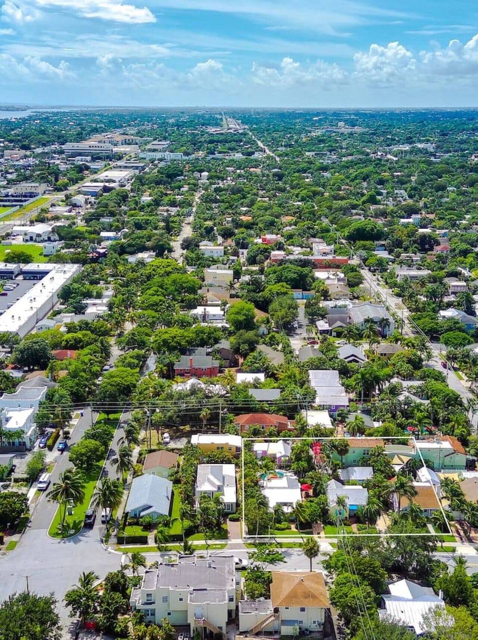 Enjoy a prime location in a vibrant neighborhood with lush greenery and easy access to nearby attractions.