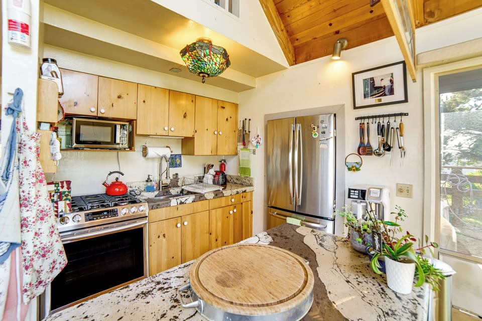 Kitchen | Cooking Basics | Dual Drip & Single-Serve Coffee Maker | 1st Floor