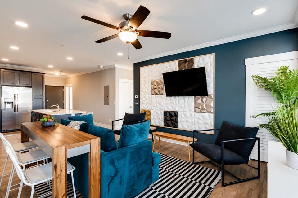 4405 Kentucky - Living and Dining Area