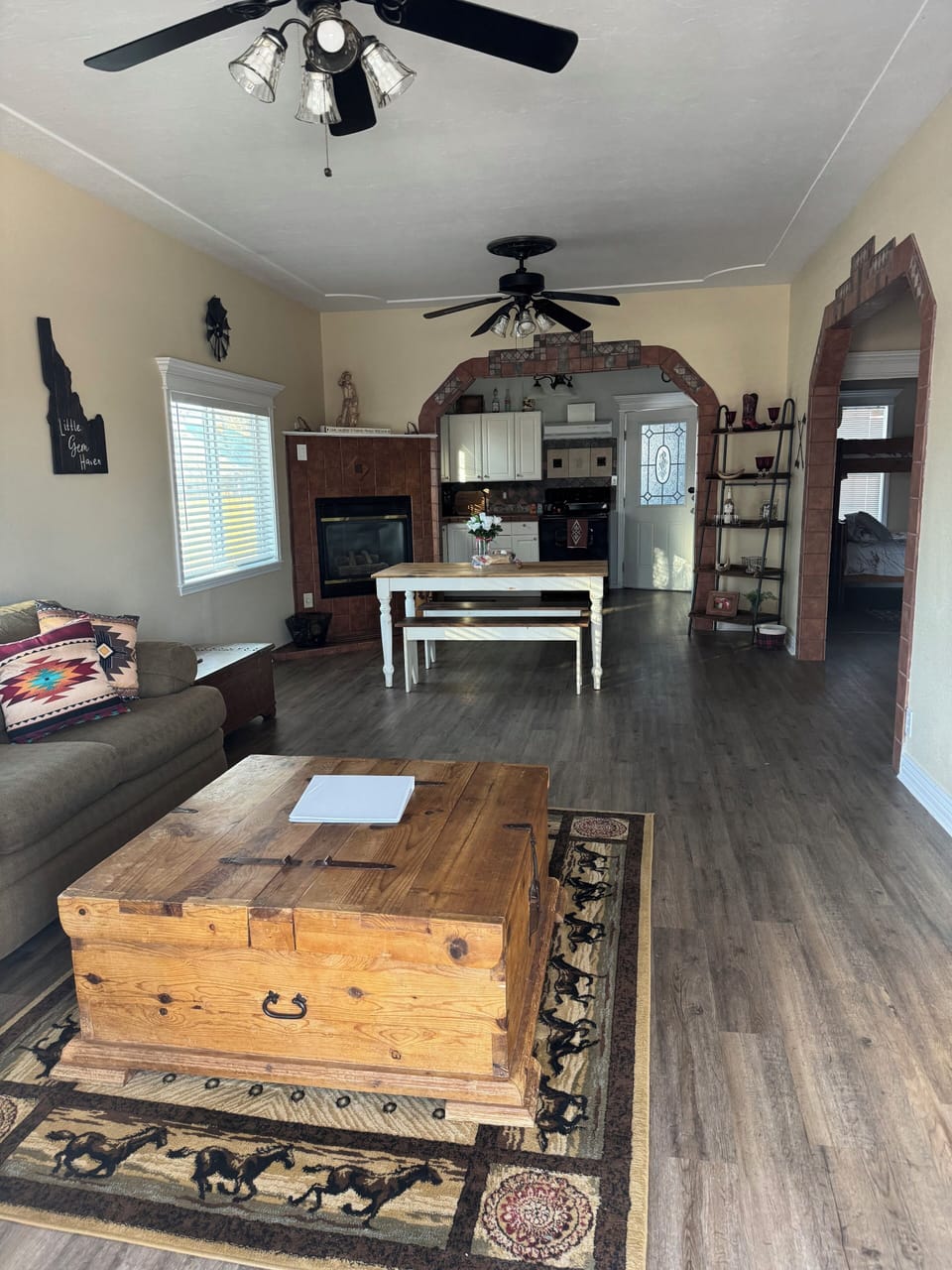 open floor plan - view from the front door walking in