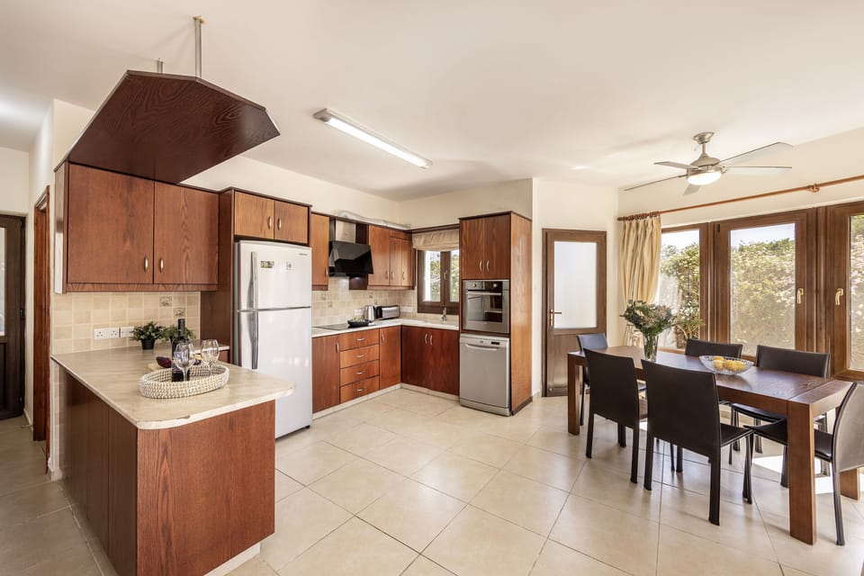 Classic kitchen and dining area