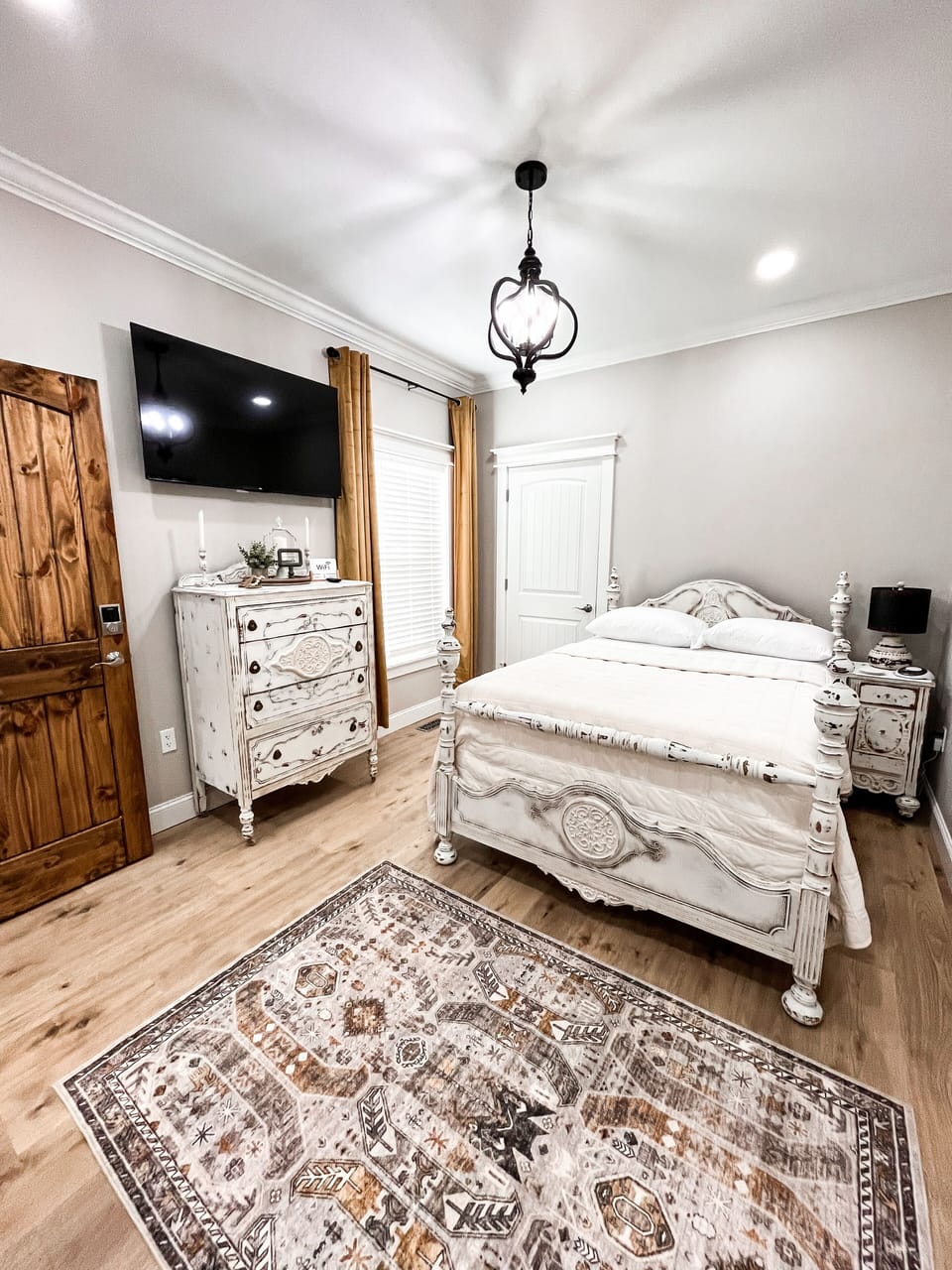 The Laurel Suite- Room 2- Full size bed 