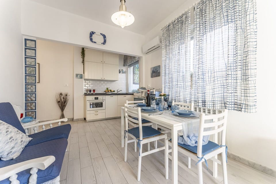 Autumn, Kitchen, Living Room, Spring, Summer