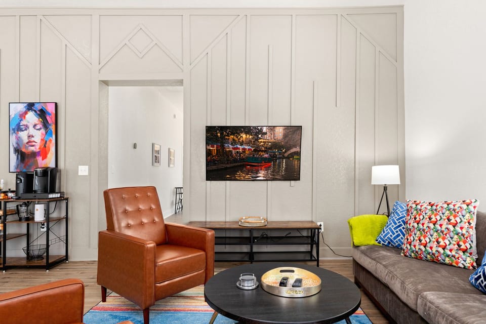 Luminous living room with beautiful wall art and chic furnishings. 