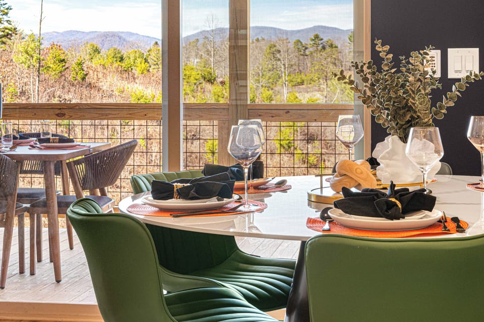 Gather around the dining table with mountain views as your backdrop. With a seamless flow to the deck, this space invites you to savor every meal while soaking in the beauty beyond.