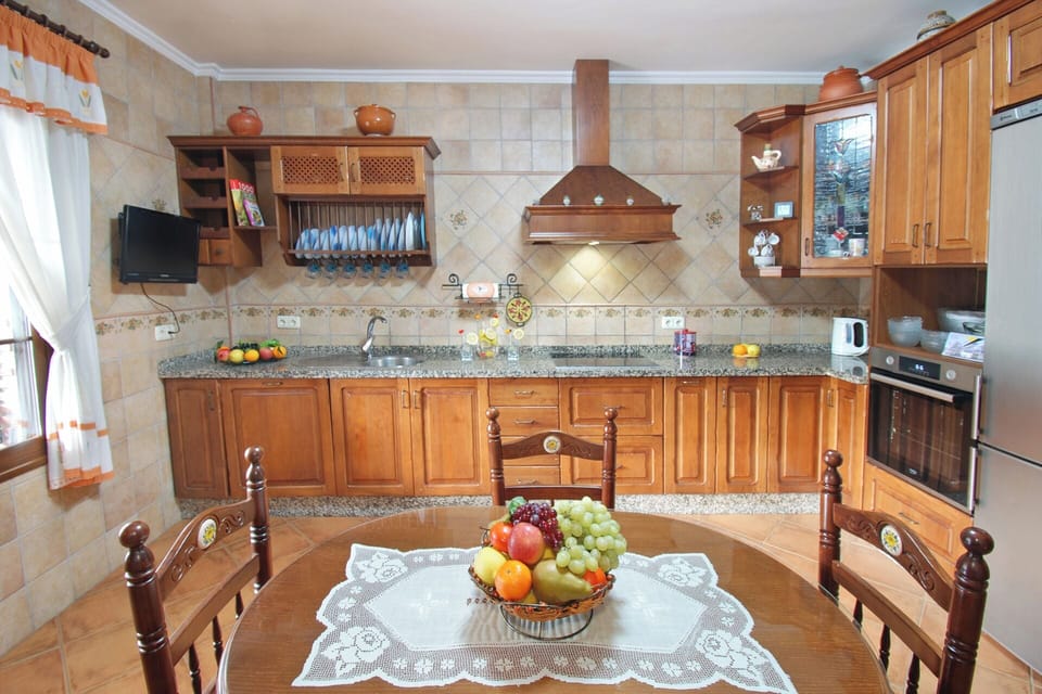 Delicious cooking in a fully equipped kitchen. 