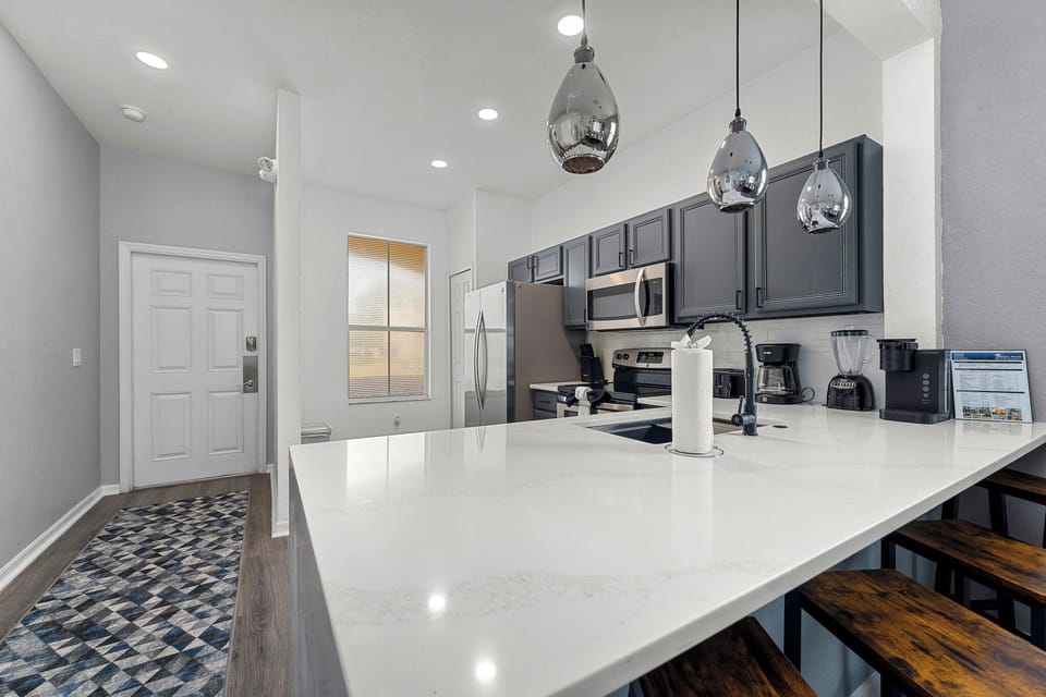 VIew of the full kitchen