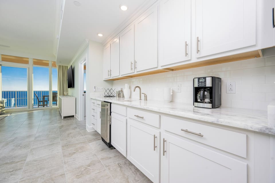 Grab a chilled drink from the fridge,brew your coffee, or create your favorite cocktail at the wet bar