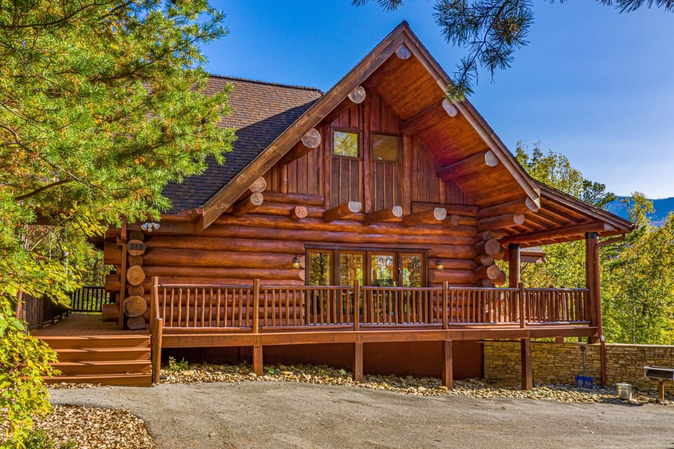 Grizzly's Den cabin