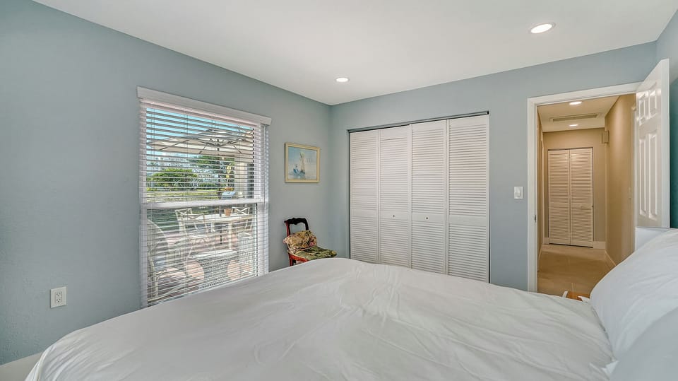 Queen size bed
