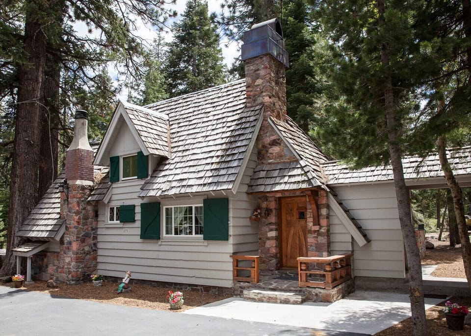 Front view of cabin!