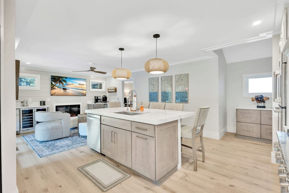 Kitchen bar with additional 5 seats