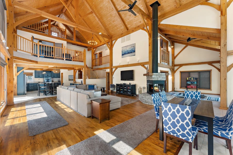 Grand living room 