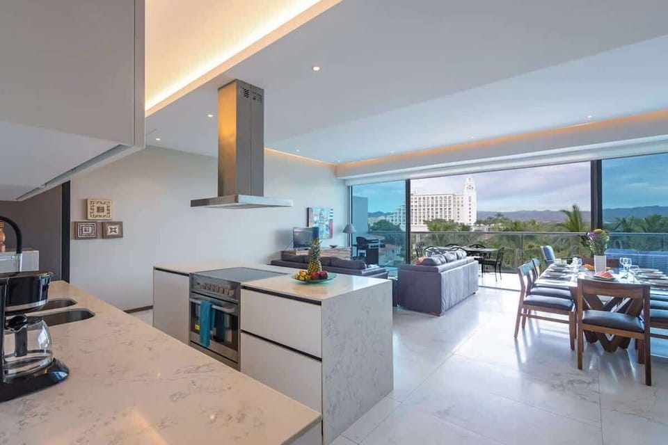 A bright open floor plan welcomes you