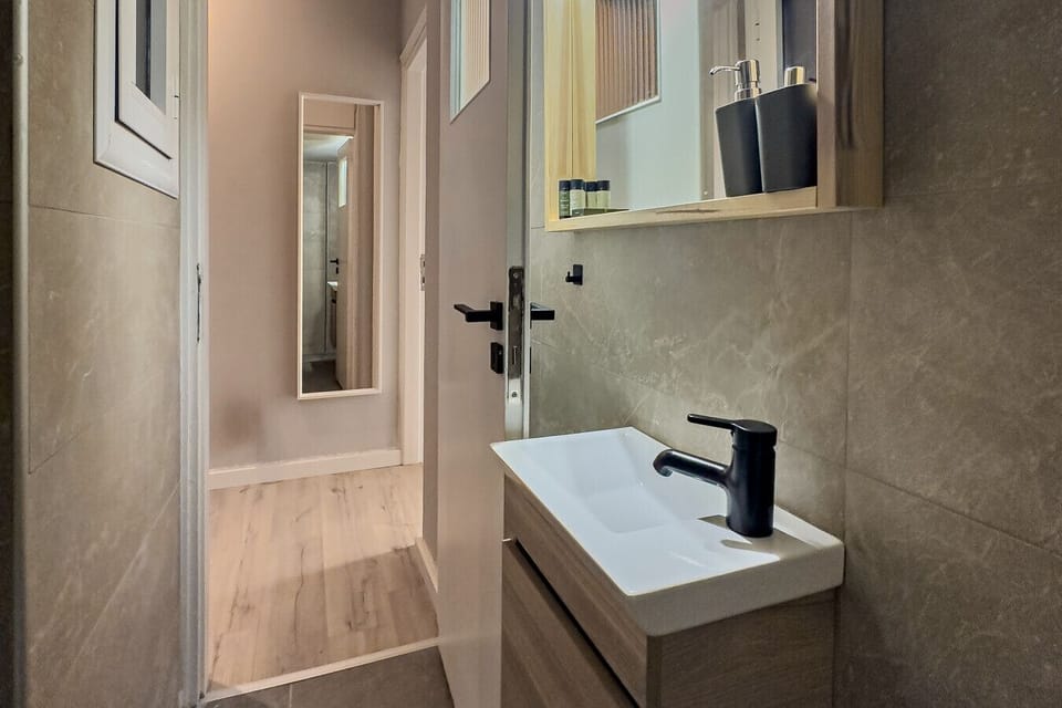 Fully equipped bathroom!