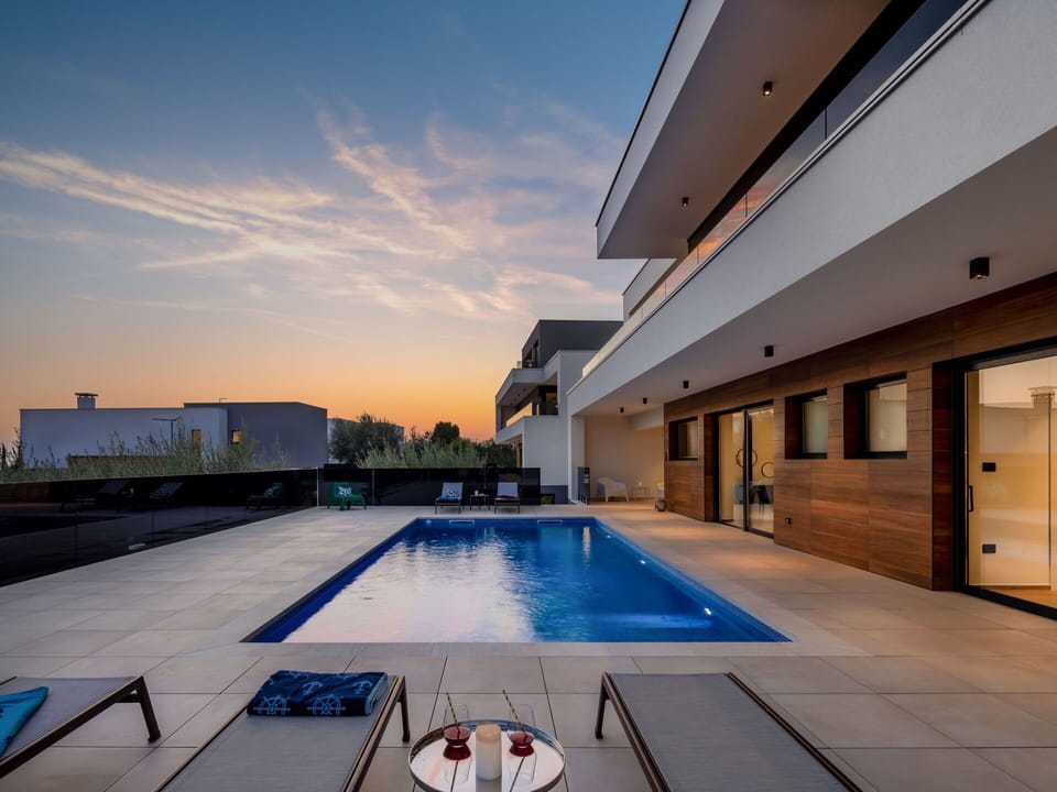 Apartment, Sea, Balcony, Shade, Hotel, Resort, Penthouse Apartment, Aluminium