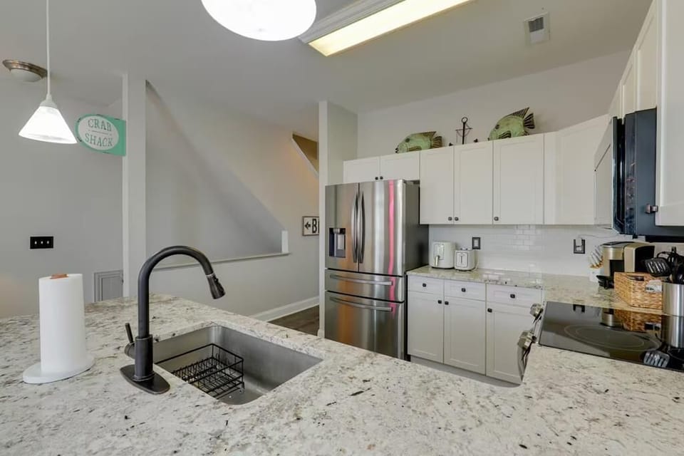 Level 2 Kitchen w Granite Countertops Right Side