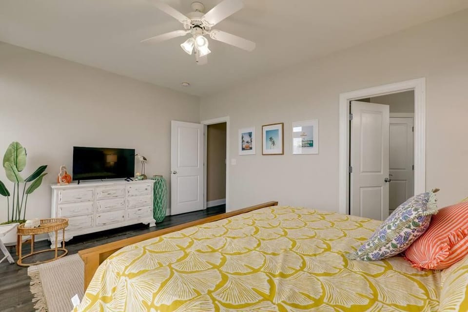 Level 3 BR 3 Primary Bedroom Suite King - Right