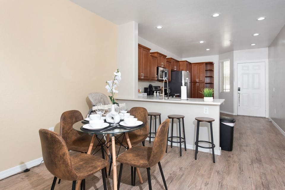 Dining area and breakfast counter
