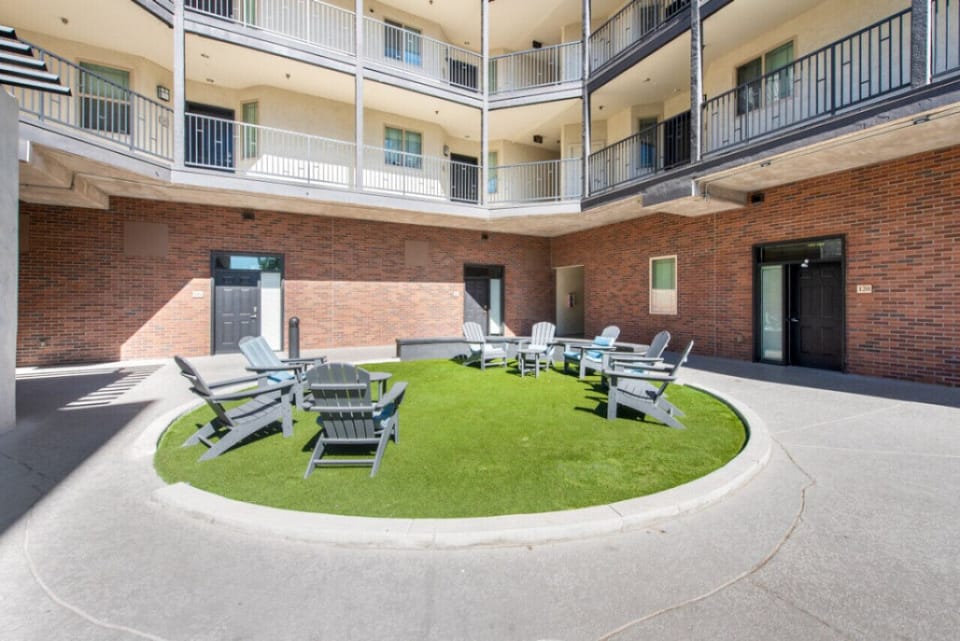 Social outdoor lounge