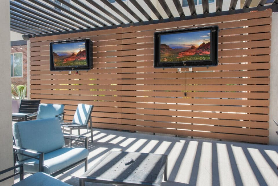 Social outdoor lounge