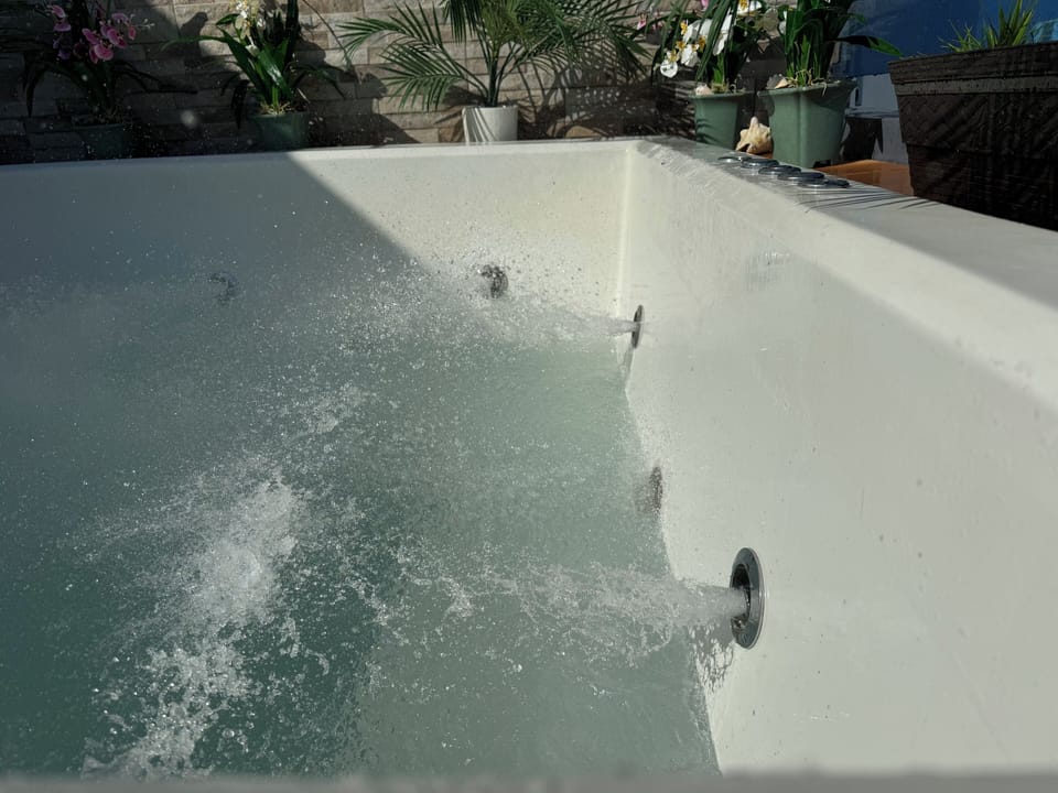 Outdoor spa tub