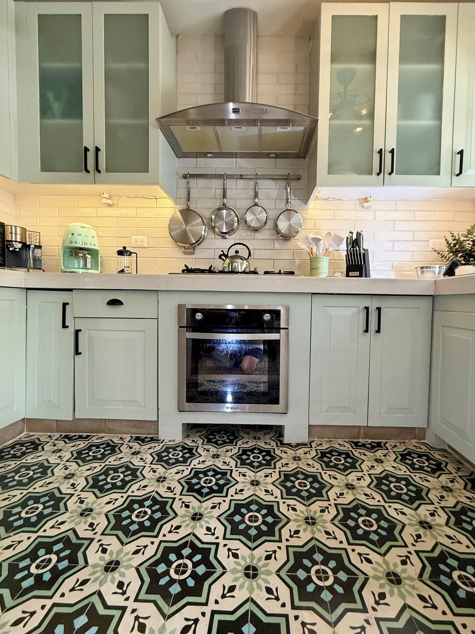 Fully equipped kitchen for cooking or  warming up some delicious leftovers
